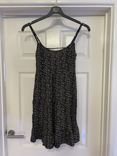 BNWT Black Floral Hollister Mini Dress Size Small - Afbeelding 1 van 3