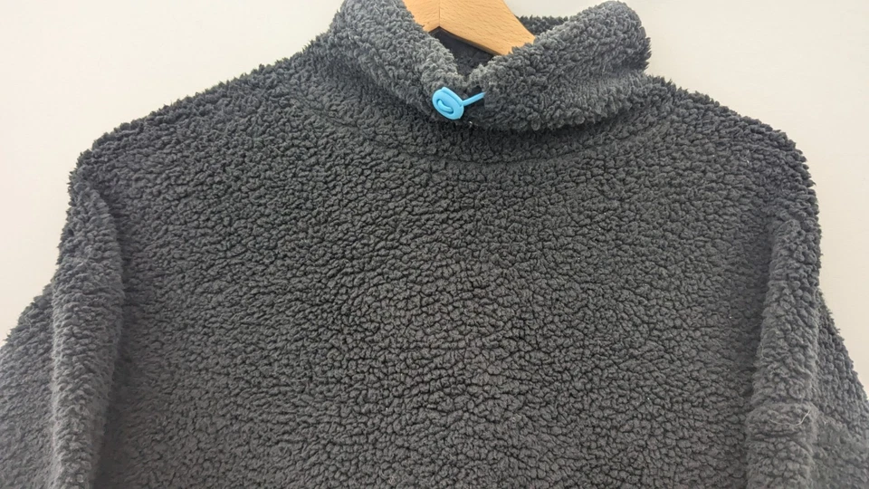 Jersey Levi's Negro Esponjoso Polar Manga Larga Recortado Talla S Foto 2 de 4