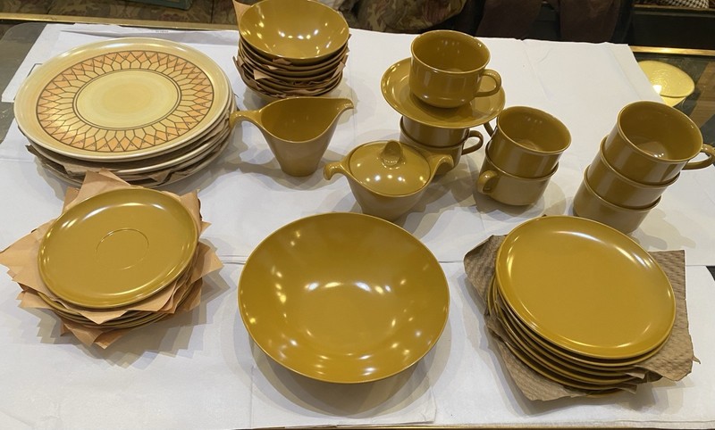 Retro Lenox 8 Place Setting Sunflower Melamine Dinnerware MCM Sunburst