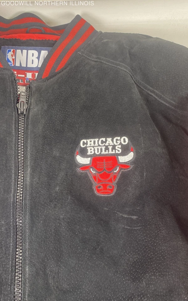 Vintage Chicago Bulls NBA G-III Black Red Suede Varsity Bomber Jacket Size XL - Image 3 of 4