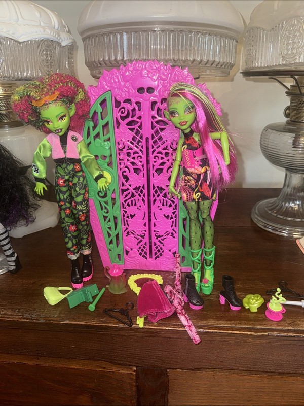 Monster High Skulltimate Secrets 5 Garden VENUS MCFLYTRAP And Fearbook Venus