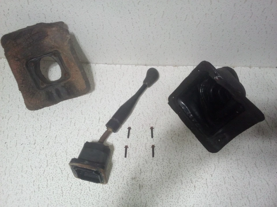 96-04 Chevrolet S10 GMC Sonoma 5 Speed Manual Transmission Shifter Assembly 4×4 - Image 4 of 4