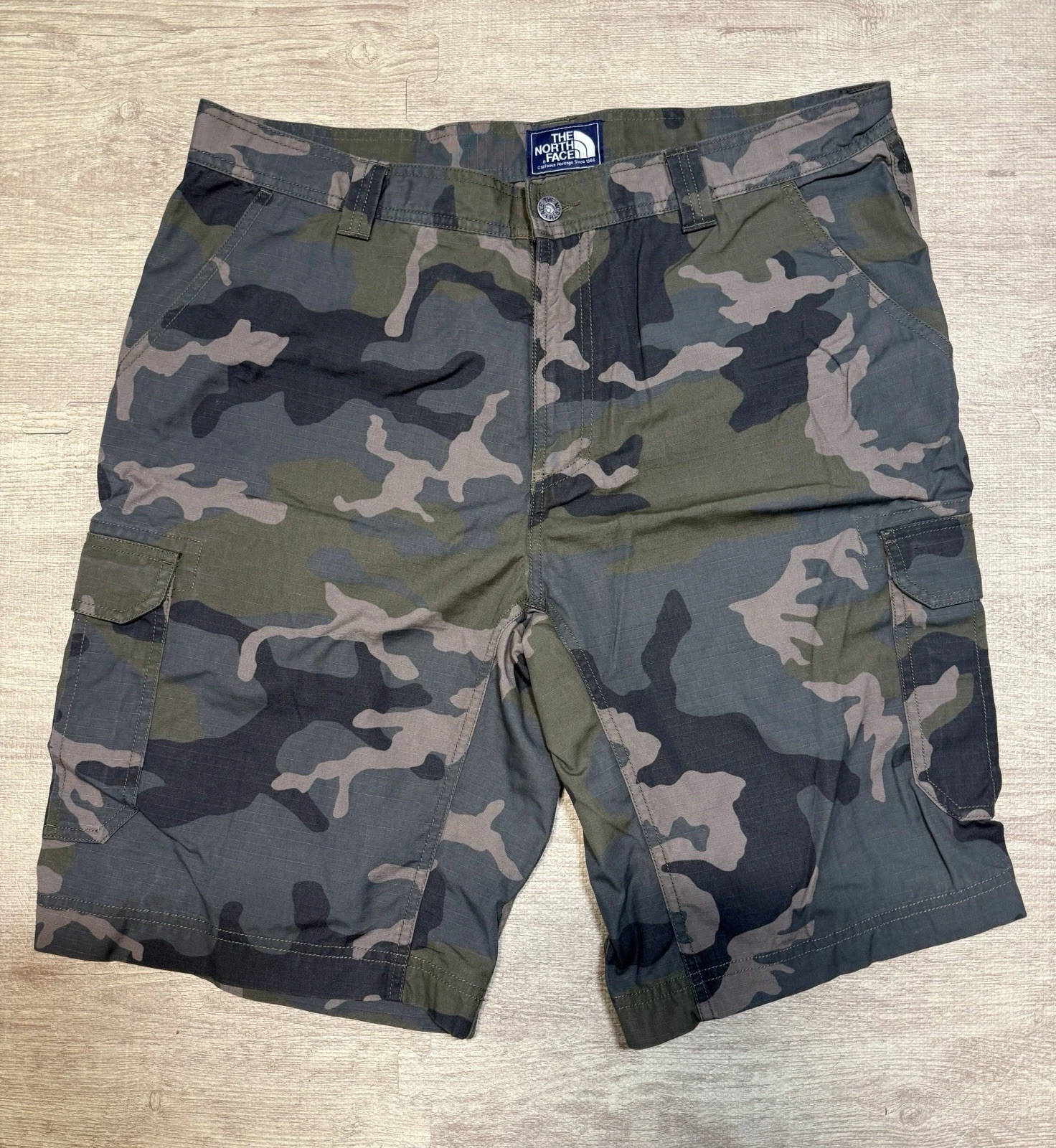 The North Face Cargo Shorts Mens 40 Camo Utility Hiking Outdoor