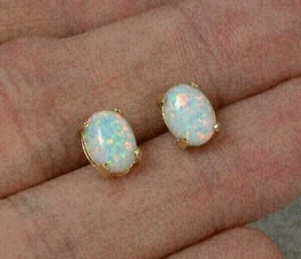 Hermosos aretes solitarios de ópalo de fuego de corte ovalado de 3 quilates con acabado en oro amarillo de 14 quilates Foto 2 de 4