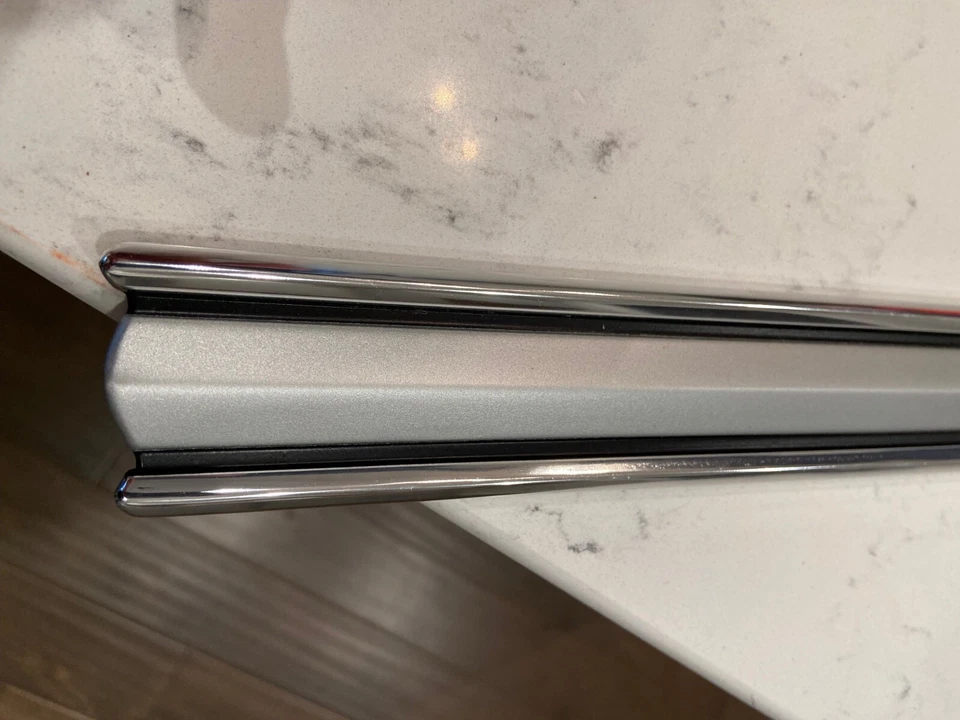 Plymouth Belvedere II 1966 NOS guardabarros delantero derecho moldura Foto 3 de 4