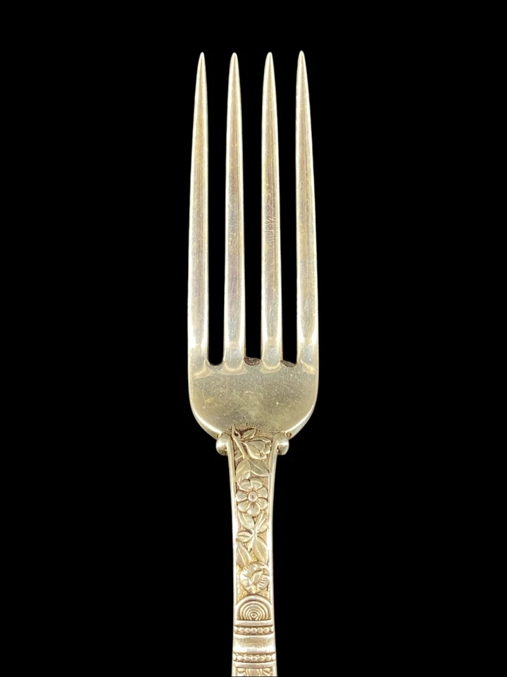 Garfo de jantar Cluny by Gorham prata esterlina art nouveau floral repousse 7,65" - Imagem 2 de 4