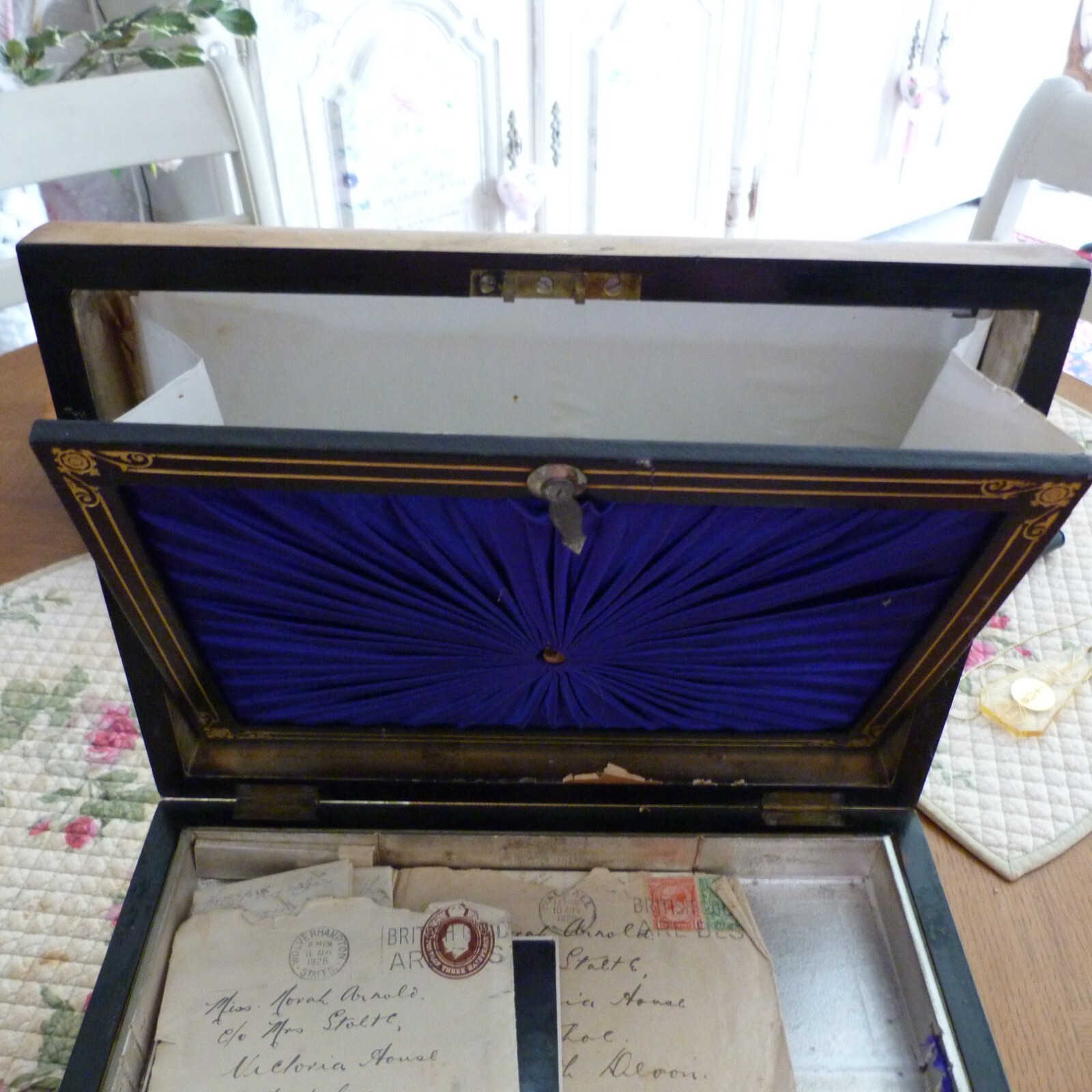 LARGE WALNUT MAGNIFYING GLASS BOX 19th century