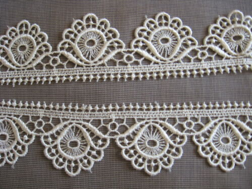 9 1/2 YDS LOVELY SCALLOPED IVORY FLORAL RAYON VENISE LACE EDGE
