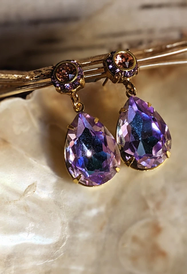 Pendientes colgantes de cristales de Swarovski con flores púrpuras y AB brillantes de tanzanita Foto 4 de 4