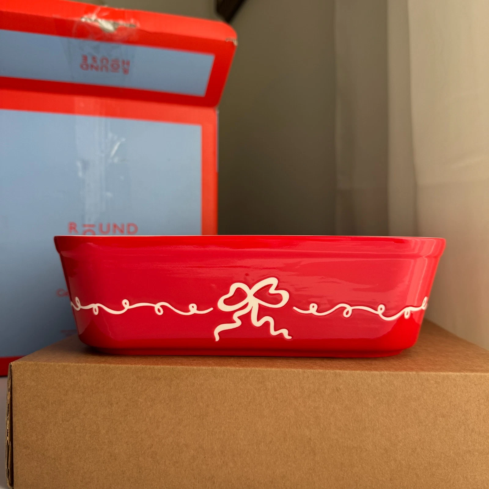 Round House Stoneware Baking Dish Red White Bow Cottagecore NEW Open Box