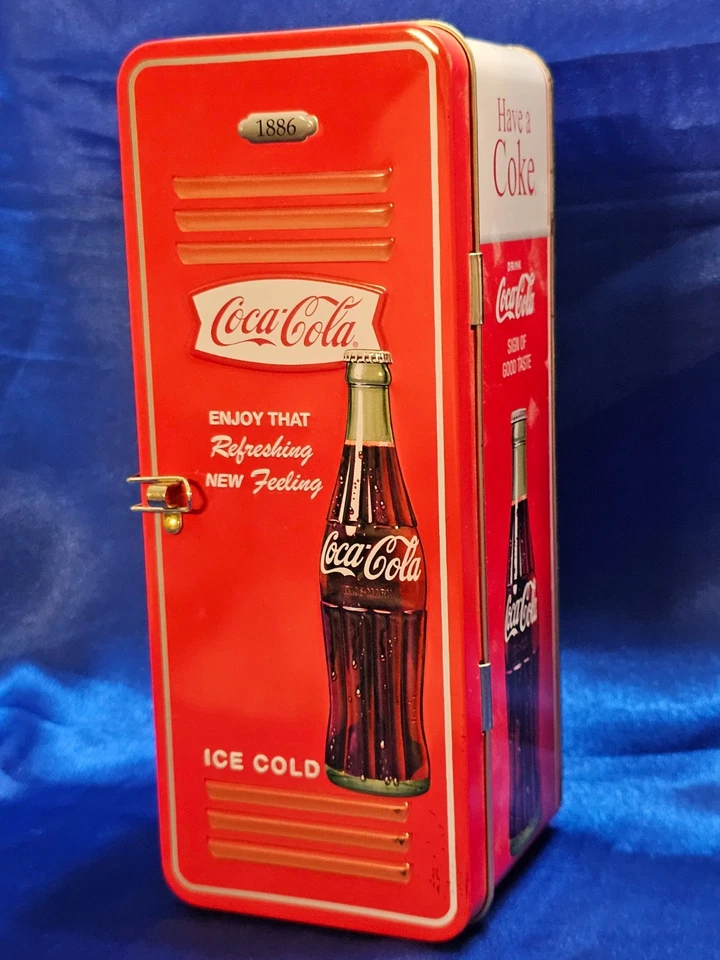 COCA COLA HINGED TIN LOCKER WITH LOCK AND KEY 1886 REPLICA 3D COKE BOTTLE - Image 3 of 4