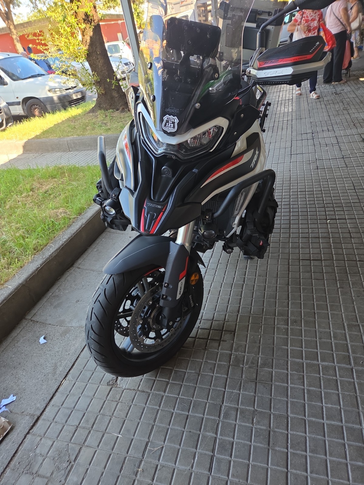 Benelli trk 702 stradale foto 2