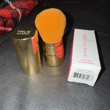 ISAAC MIZRAHI TRUE RECTRACTABLE POWDER BRUSH - Pocket Perfect