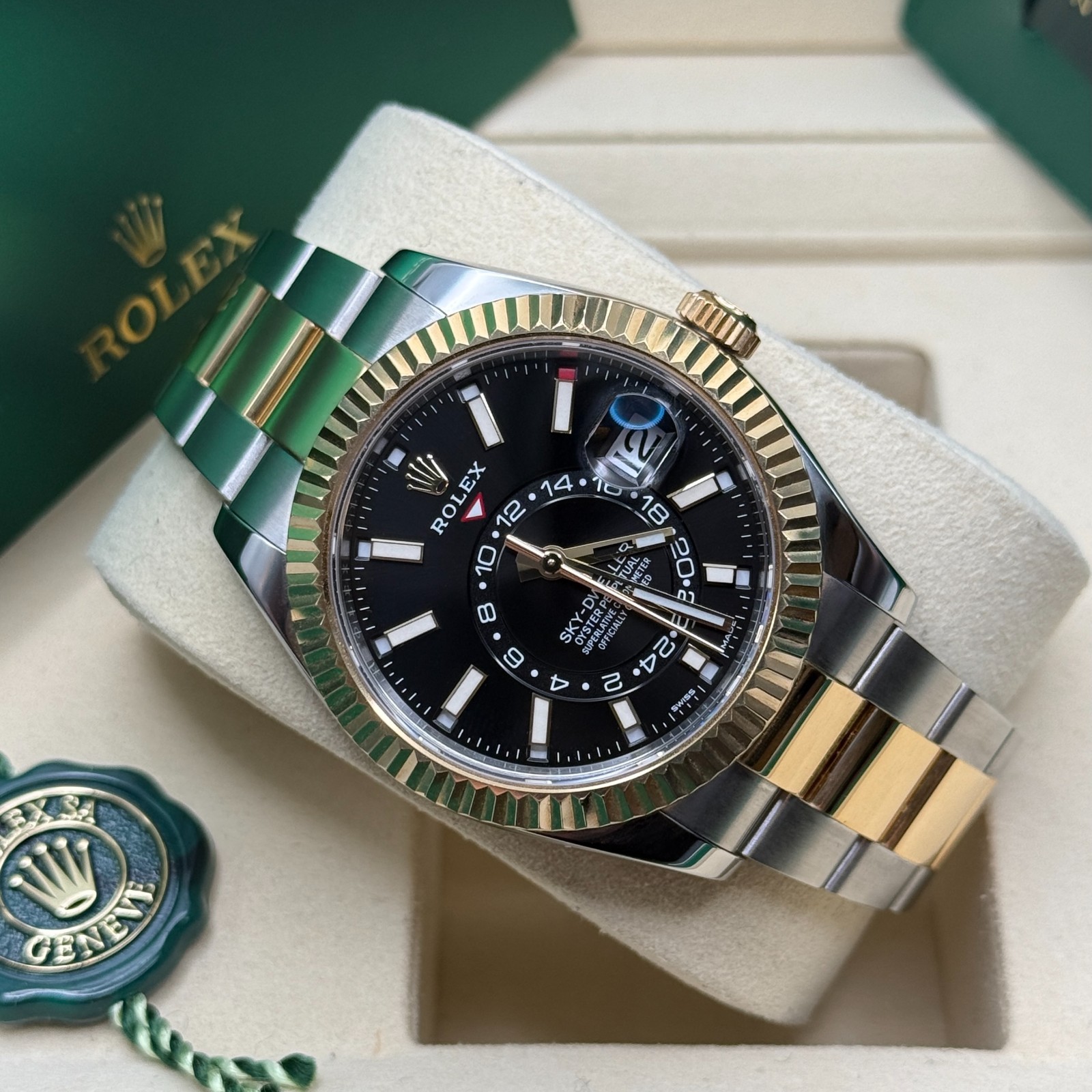 Rolex Sky-Dweller Black Dial Two Tone Yellow Gold Fluted Bezel Oyster Bracelet image 4