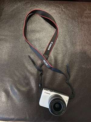 Canon EOS M10 18.0MP Digitalkamera - Weiß (Kit mit EF-M 15-45mm Objektiv)