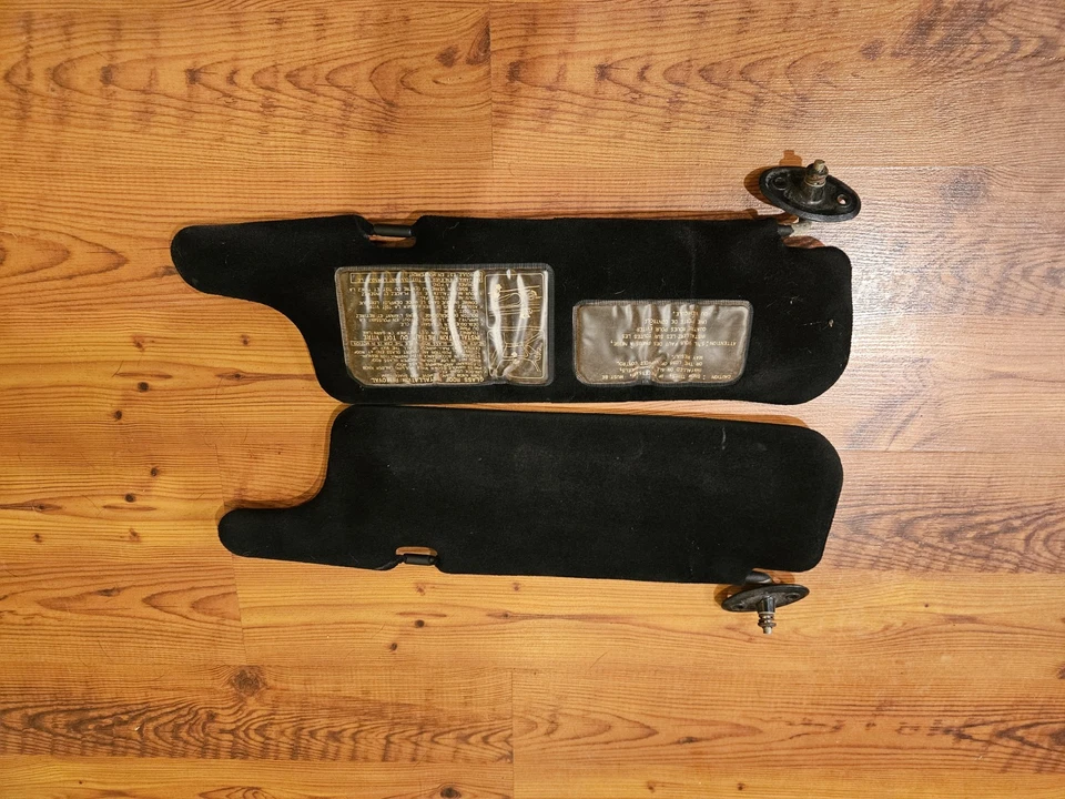 Par de quebra sol preto Toyota MR2 1985-1989 - Imagem 2 de 4