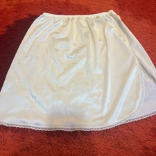 Vtg Vassarette USA Made Half Slip Ivory Small Side Slit Lace Trim