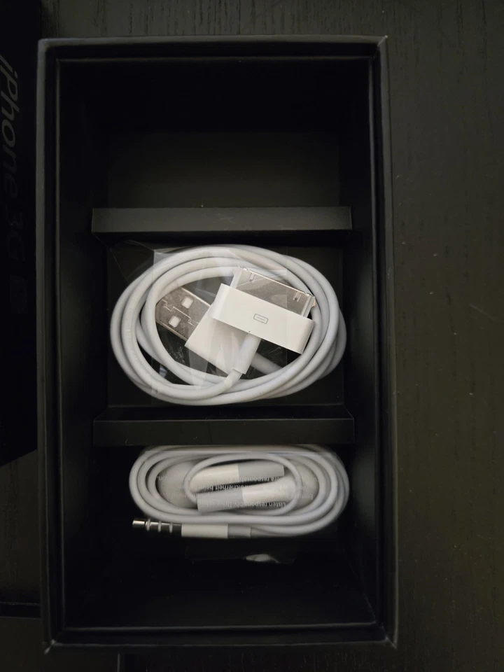 NEW BOX OPENED ONLY Apple iPhone 3GS - 8 GB - Black (Unlocked) FREE SHIPPING - Image 3 of 4