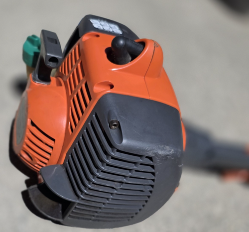 Decespugliatore a batteria Husqvarna 128DJX funziona benissimo necessita di riparazione video proprietario originale - Foto 5 di 13