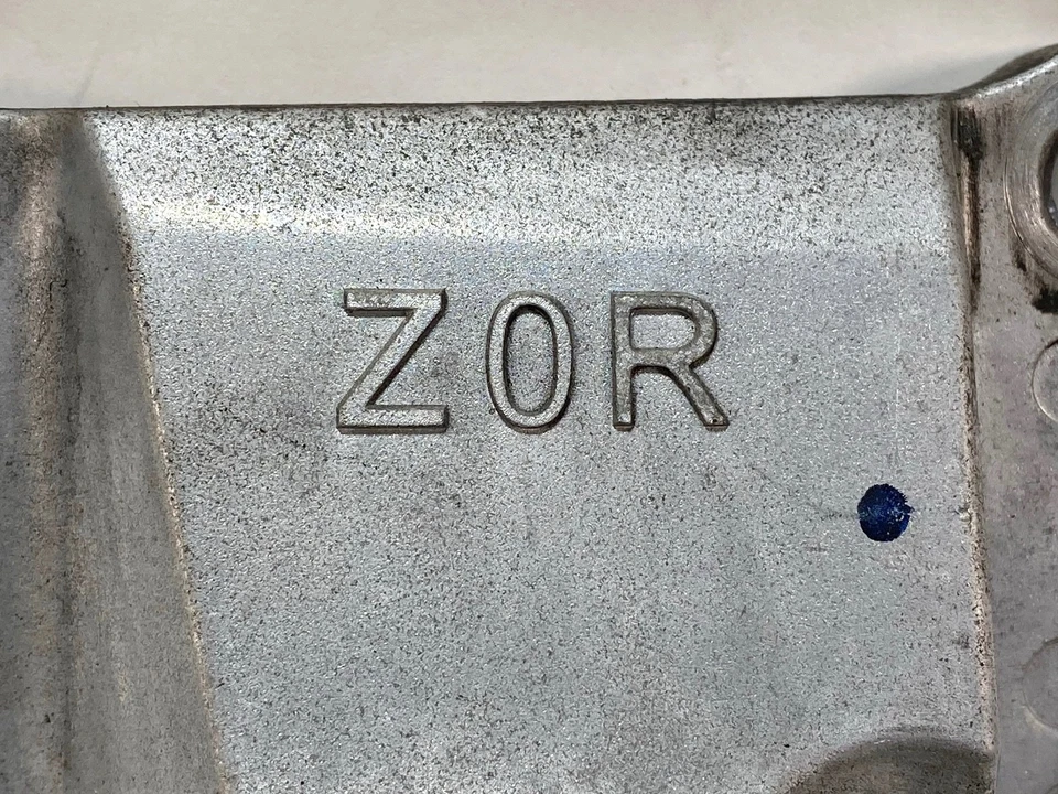 Suporte de montagem 16-23 INFINITI Q50 Q60 dianteiro direito passe do lado do motor OEM - Imagem 3 de 3