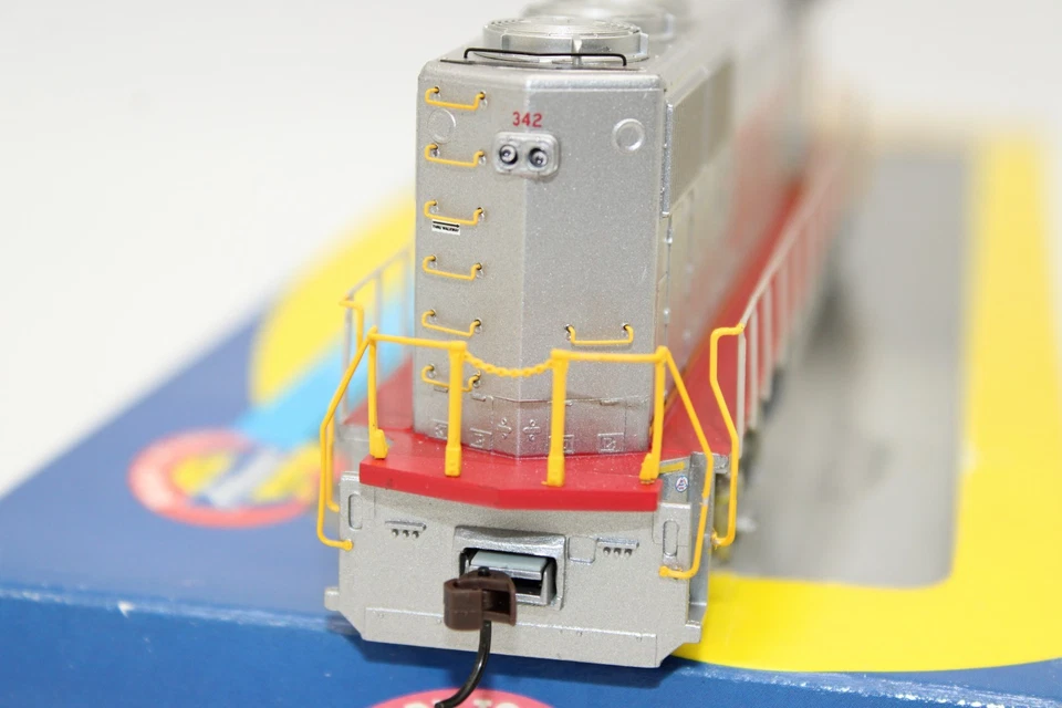 Athearn HO Scale BNSF Warbonnet EMD GP60B Diesel Locomotive #342 DCC Ready - Image 3 of 4