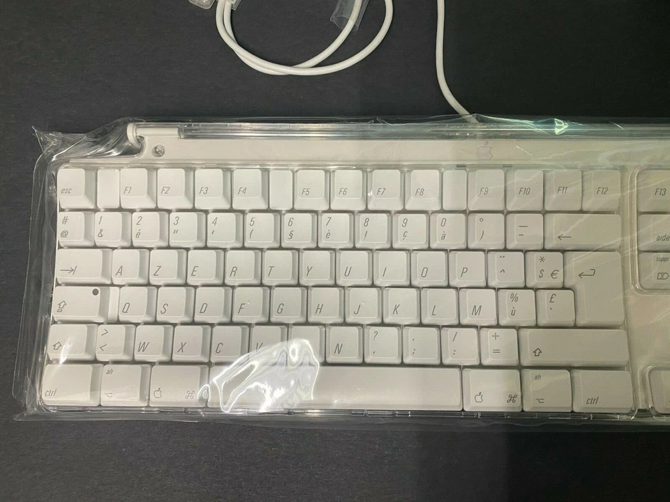 New Apple Pro Keyboard M7803 White USB Wired - French Keyboard Layout - Image 3 of 4