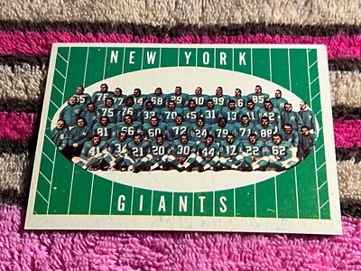 1961 TOPPS #93 NEW YORK GIANTS TEAM NM VINTAGE FOOTBALL CARD! - Photo 1/2