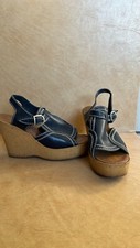 1970s blue platform sandals with white stitching. Size 5
