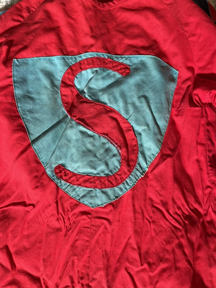 Disfraz de Halloween de superhéroe hecho a mano vintage Foto 2 de 4