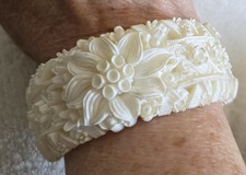 Vtg 1950s  Celluloid Clamper White/Light Cream Hinged Bracelet Bangle