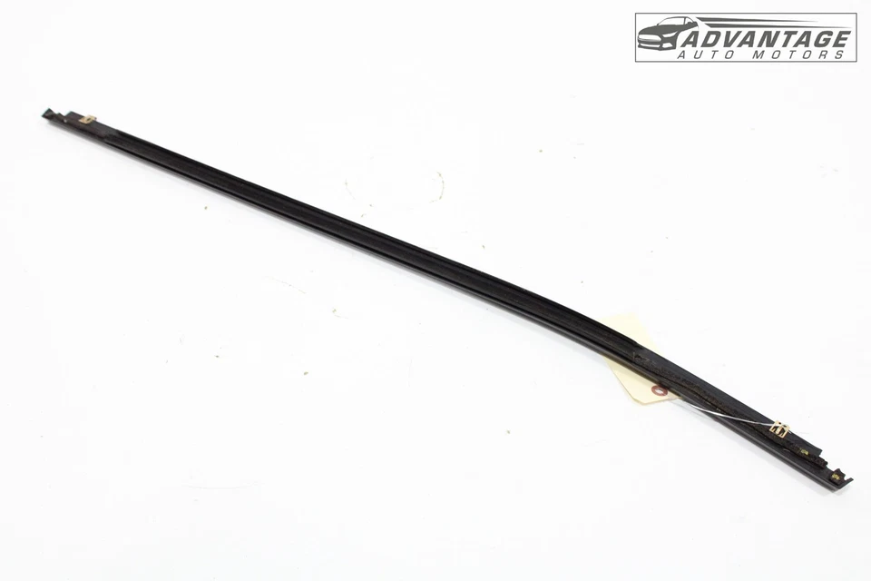 Chevrolet Blazer 2019-2025 puerta trasera izquierda ventana sello correa moldura OEM Foto 4 de 4