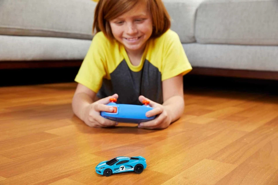 Toy Car, RC C8 Corvette in 1:64 Scale, Remote-Control Vehicle with Controller... - Image 2 of 4