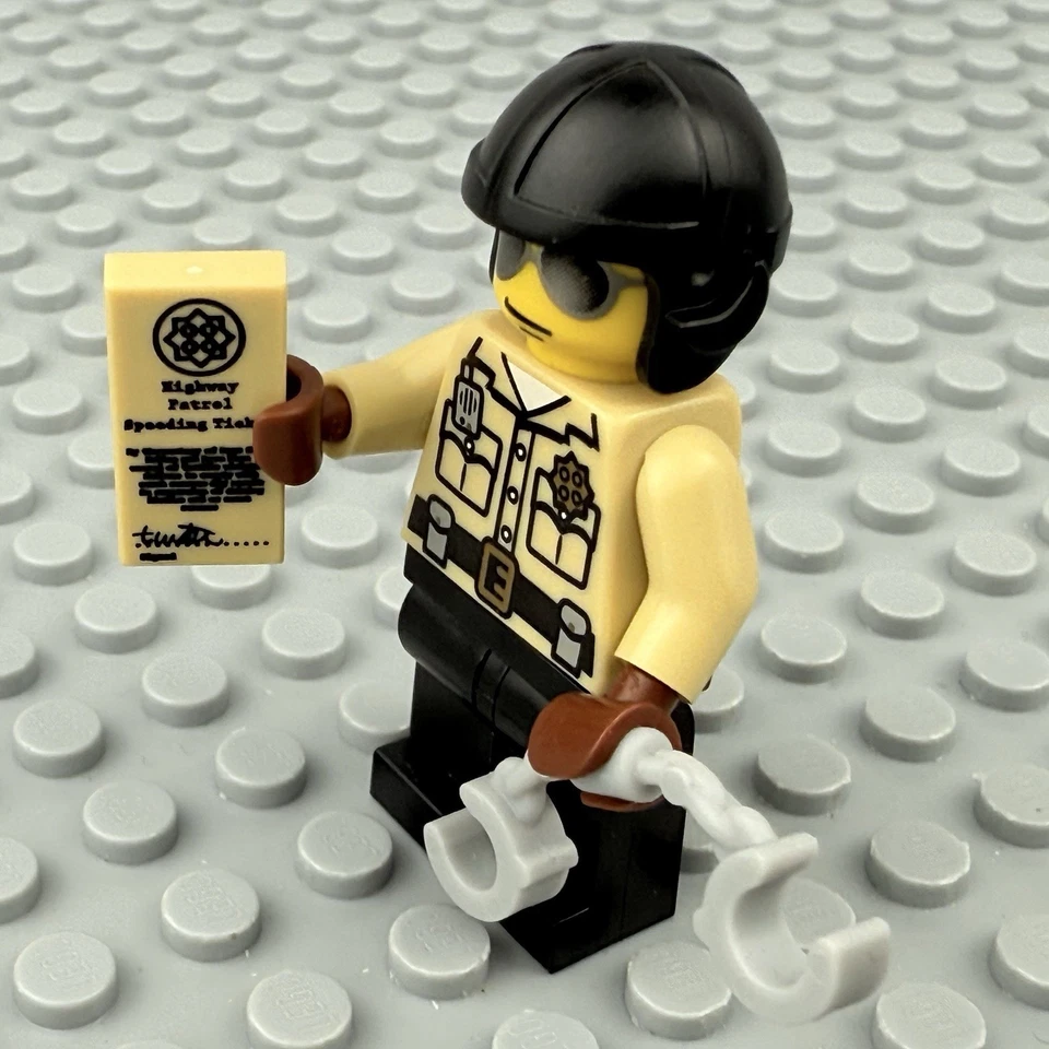 LEGO Traffic Cop Minifigure Collectible Series 2 - Complete w/o Stand - Image 2 of 4