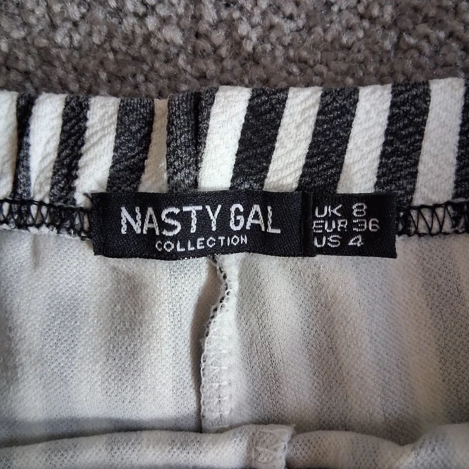 Pantalones acampanados Nasty Gal Collection Living On A Thin Line rayas blancas/negras talla 4 Foto 3 de 4