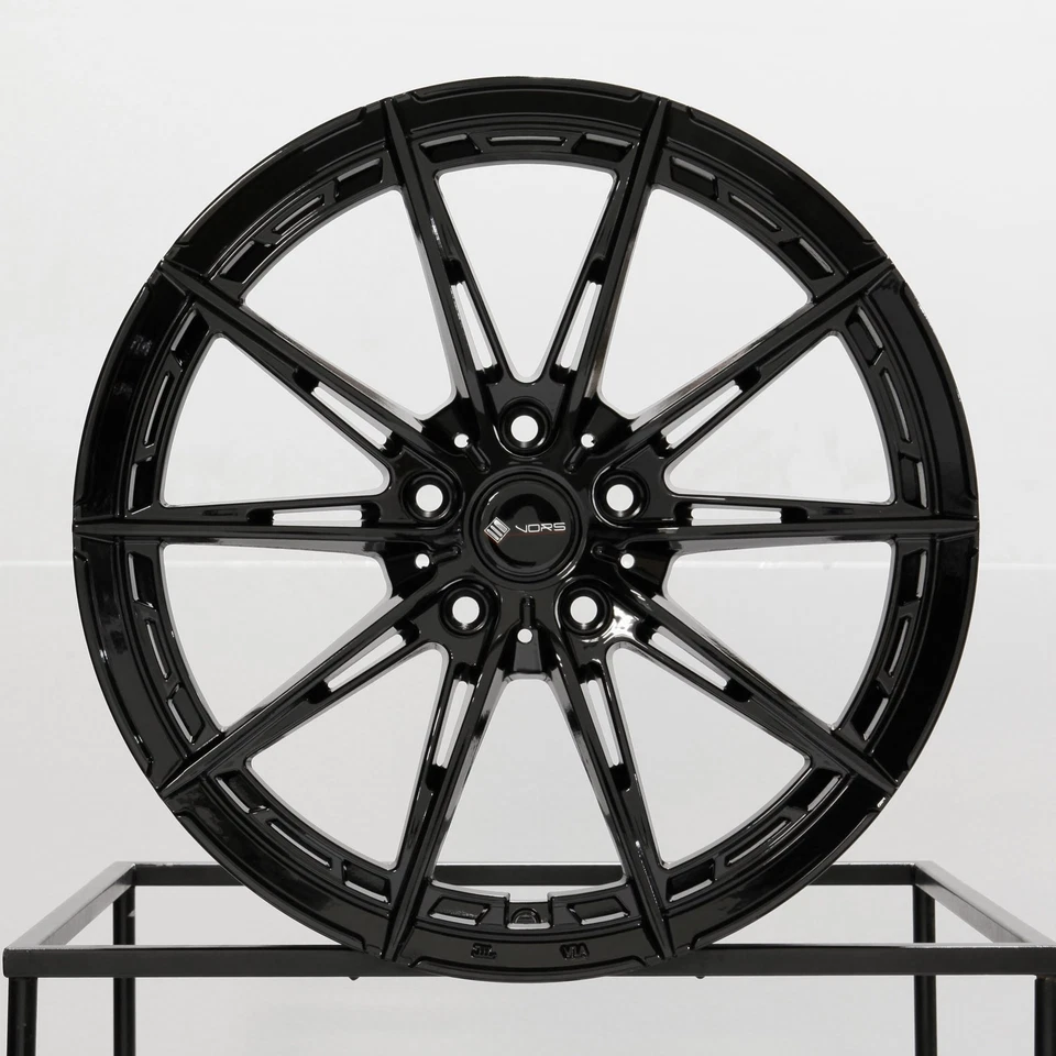 Ruedas negras 18x8 Vor LT84 5x114,3 35 (juego de 4) 73,1 Foto 3 de 4