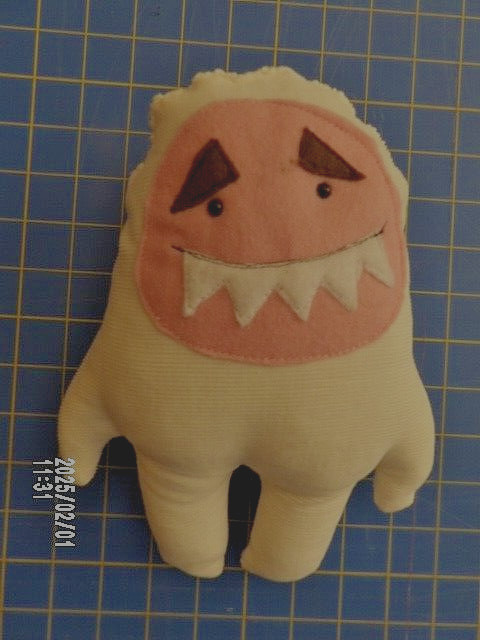 Yeti White Corduray Black Safety Eyes, Five Teeth Big Foot Doll Toy Handmade new