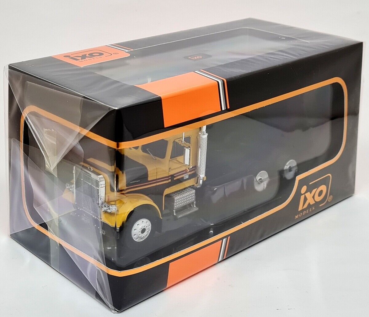 iXO 1/43 - Freightliner FLC 120 64 T 1977 Yellow Diecast iXO 1/43 - Freightliner FLC 120 64 T 1977 Yellow Diecast
