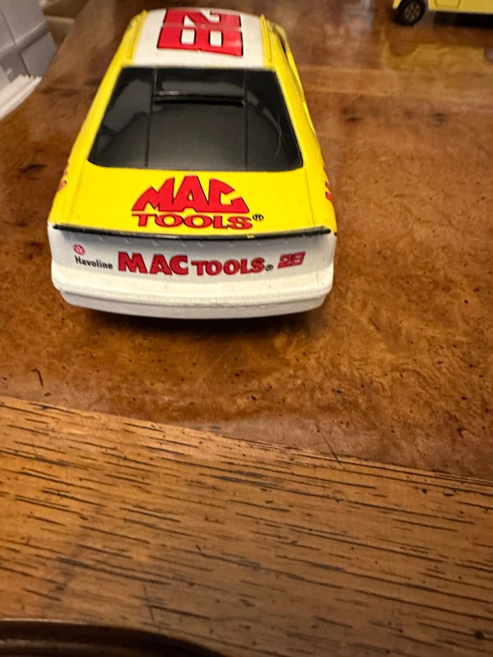 De colección 1994 Racing Champions Ernie Irvan #28 Mac Tools 1/24 Diecast Car Bank Foto 3 de 4