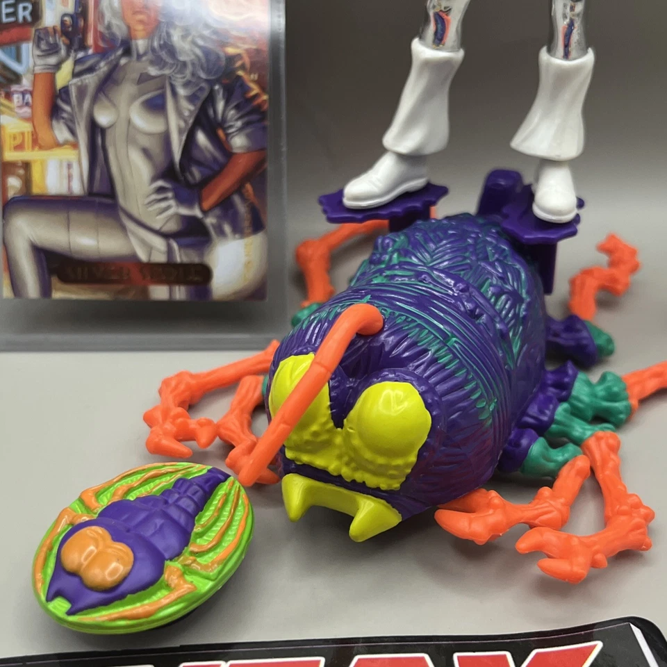 银色 SABLE 蜘蛛侠偷偷攻击可动人偶 1998 年带收藏卡-ToyBiz — 第 3/4 张图片