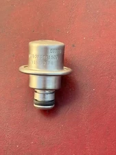 Genuine Bosch 9186278 Fuel Pressure Regulator 01-04 Volvo 0280161509