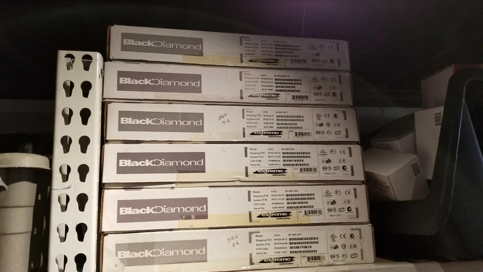 NIB 801047-01 EXTREME NETWORKS BLACKDIAMOND 6800 G24T3 24-PORT GIG E SW  - Image 2 of 2