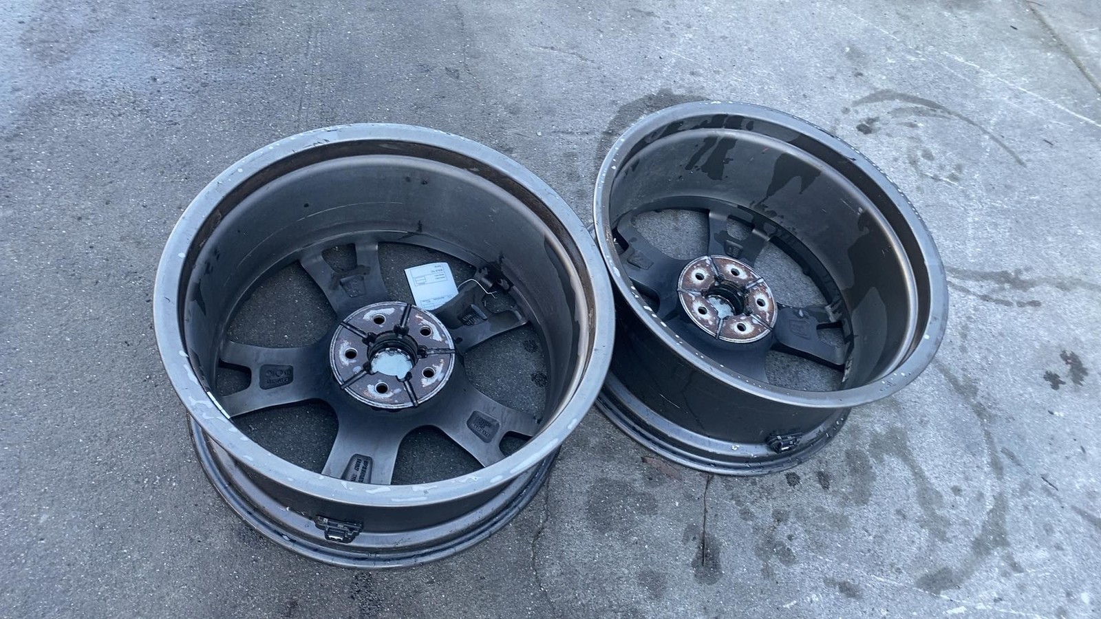 Maserati Levante 2017-2020 Left, right Wheels Pair P/N 670044701