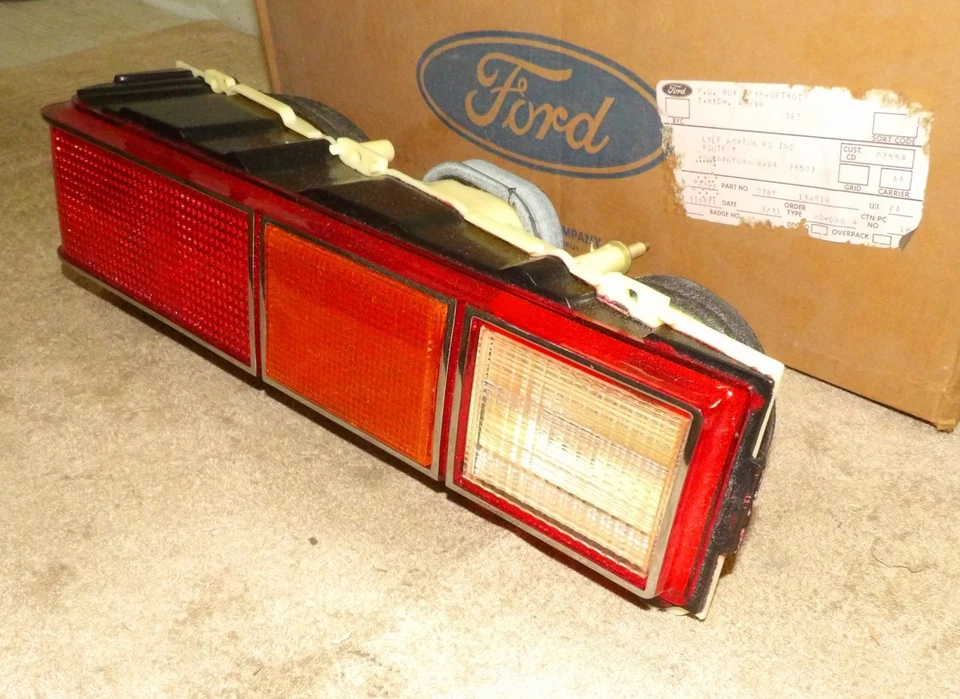 1975 1976 年 Mercury Monarch NOS LH 后尾灯组件普通镜头 — 第 3/4 张图片