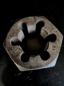 WLB 1-1/2”-12 NF  HEX THREADING DIE 2.575” O.D.  6 FLUTES. Sharp