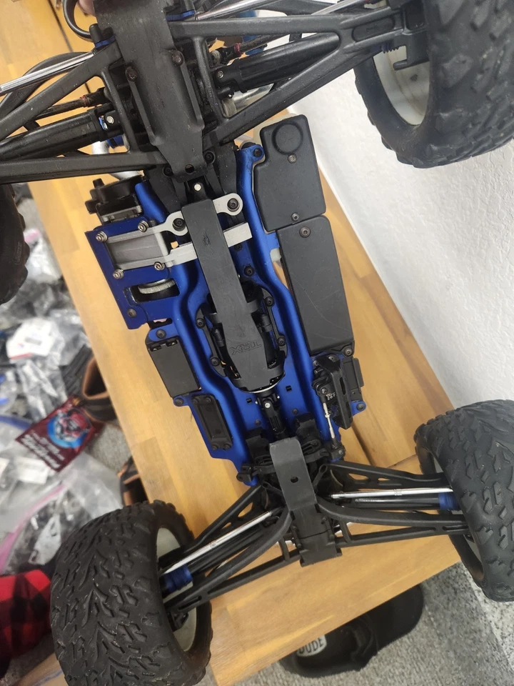 Traxxas Revo 3.3 полный привод готов к запуску NITRO Monster Truck работал дважды с новым неразрезанным кузовом - Изображение 4 из 4