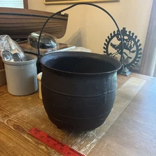Early Antique Cast Iron Cauldron Kettle 3 Footed Old New England Witch