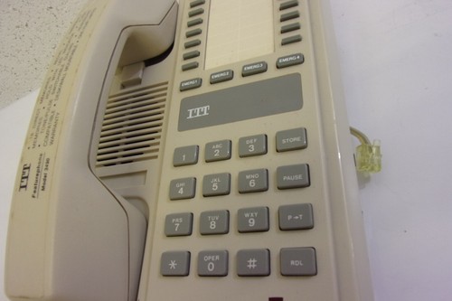 Wytrzymały telefon ścienny ITT One Line. w uchwycie - Zdjęcie 3 z 6