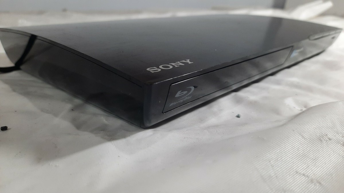 Sony Blu-Ray + DVD Player BDP-S390 Built In Wireless Streaming (no