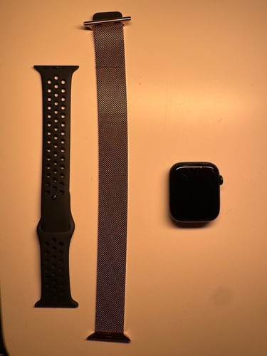 Apple Watch Series 7 Aluminum 45mm (Cellular) - NIKE SPORT BAND & GOLD MILANESE - Picture 2 of 5