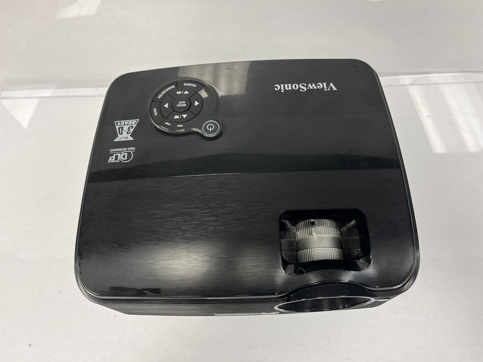 ViewSonic PJD5111 DLP Portable Projector 2500 Lumens No Remote with